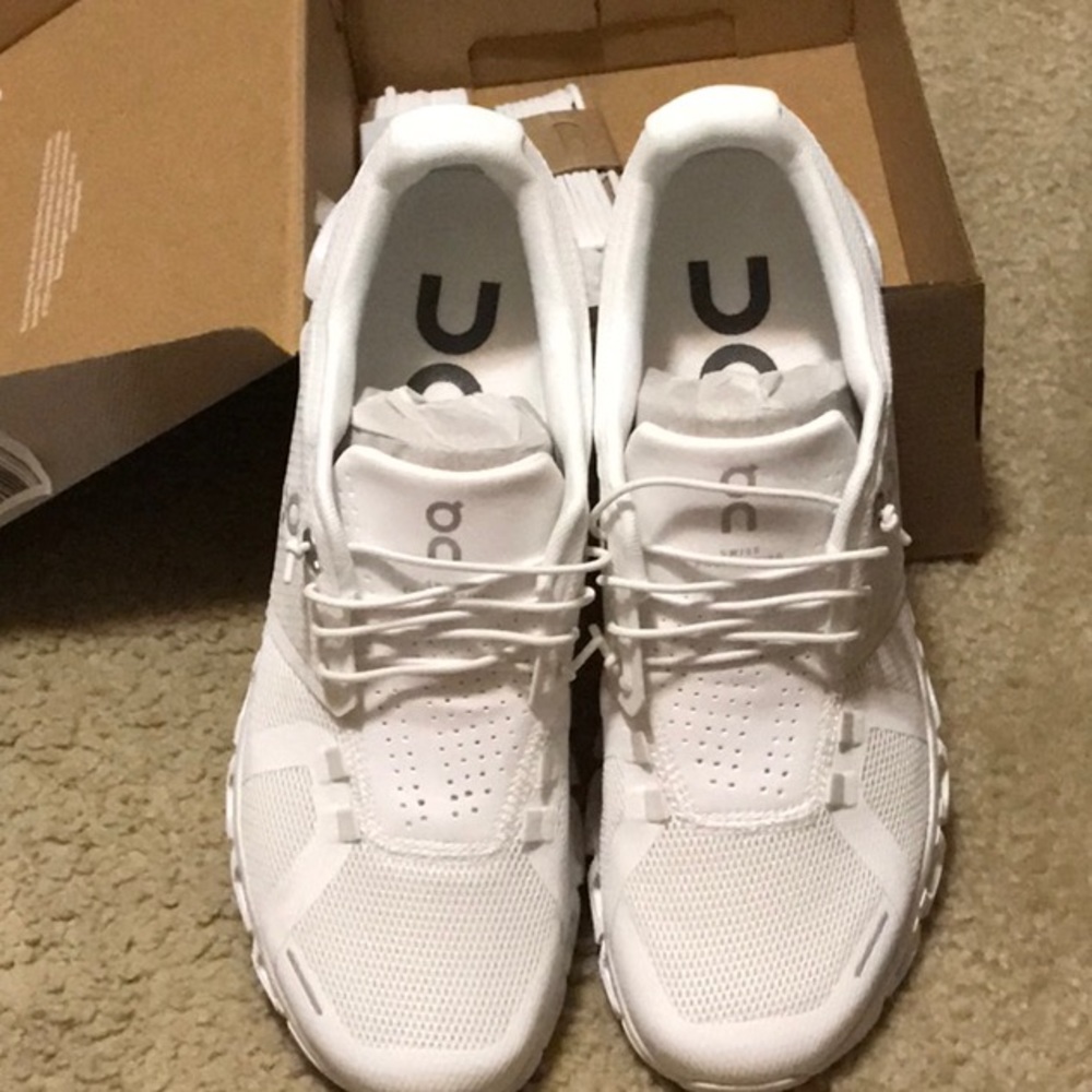 ONCloud Cloud 5 white/white running shoe. Womens Size 9
